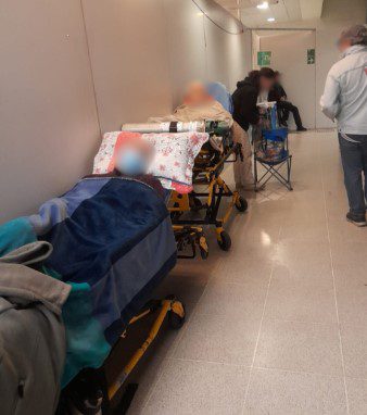 Adulta mayor espera más de 20 horas por atención en urgencia del Hospital del Carmen en Maipú