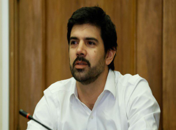SII presenta querella contra diputado Joaquín Lavín por delitos tributarios